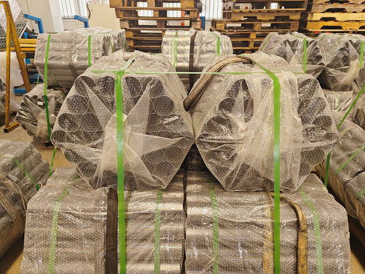 Αγορά Pre Painted Steel Coil with Back Coating Thickness 5-7μm, Width 700-1250mm, and Coil ID 508/610mm for Industrial Applications online manufacture